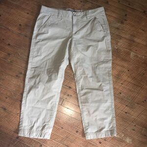 Eddie Bauer lightweight tan size 10 cropped outdoor wear pants